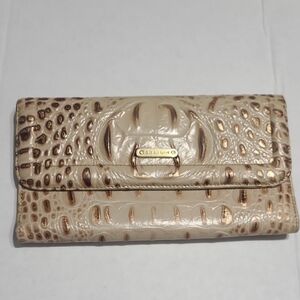 Elegant Cream Crocodile-Embossed Wallet